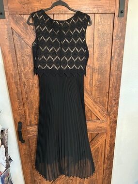 Reba Black Lace Pleated Midi Dress